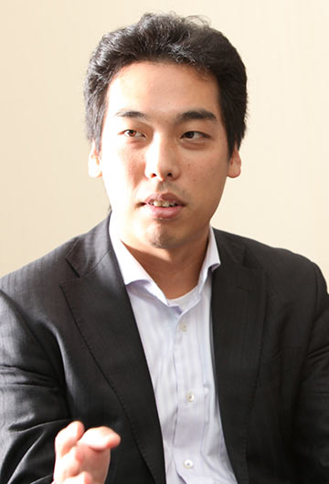 吉本 憲文 氏