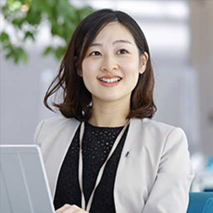 井上 由理 氏