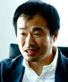 鳩山 玲人 氏