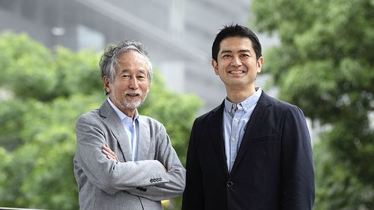 早稲田大学ビジネススクール教授の内田和成氏、HubSpot Japanの伊佐裕也氏