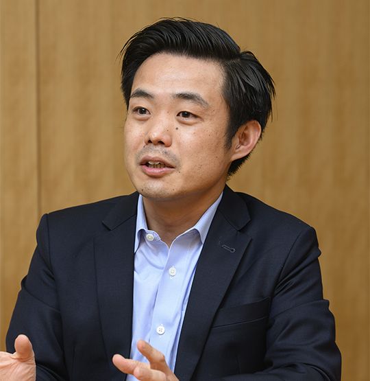 イノベーション本部マーケティングDXグループ (旧・デジタルビジネス推進チーム) 杉崎 雄介氏